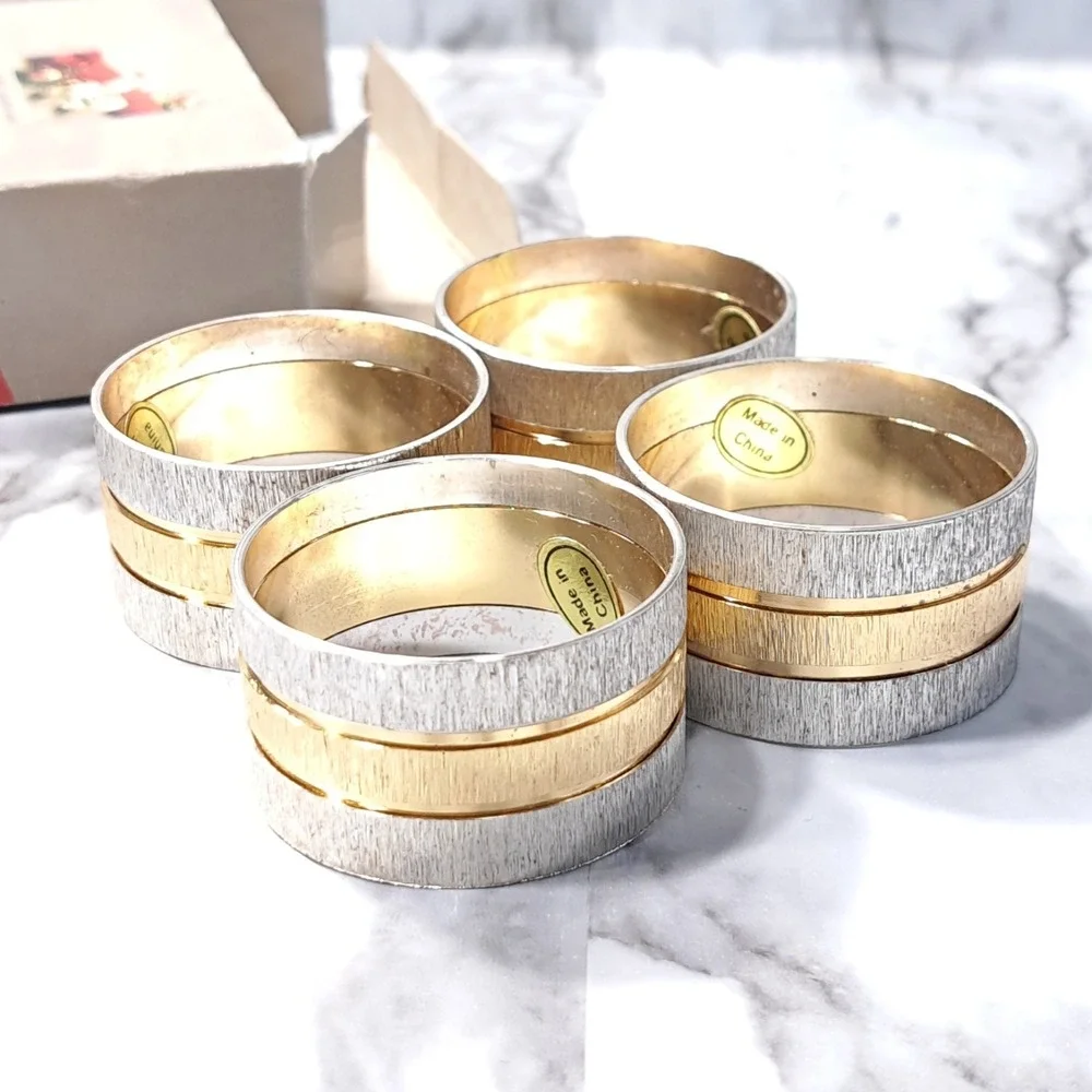 Wm A Rogers (4) Round Silverplate & Polished Brass Napkin Rings‎